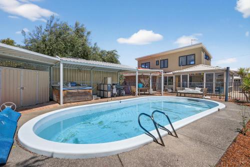 Coastal 2-Bed Home with Pool — other in 21 Tidefall Street, Safety Bay Australia, 6169