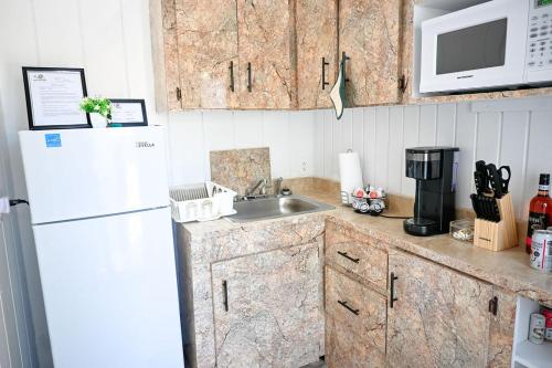 Island Harmony Compound in Rock Sound