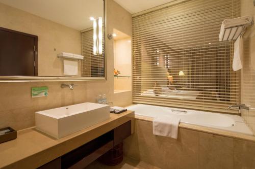 room detail thumbnail 2