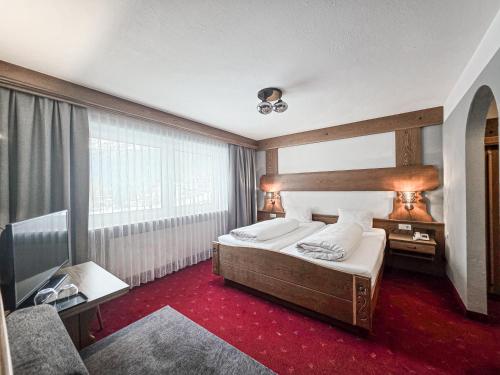 1 queen bed, 1 sofa bed