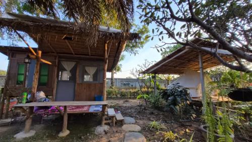 Faiza Farm home in Tha Muang