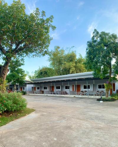 โรงแรมอีสานอินน์ ยโสธร - Easarninn Yasothorn