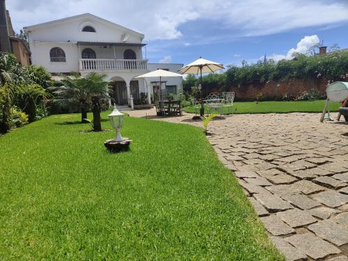Фасада на хотела, Faly madatour GH in Antsirabe