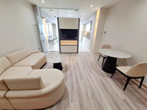 One Bedroom Apartment