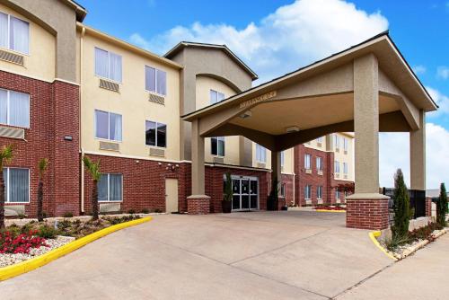 Comfort Inn & Suites Fredericksburg - image 4