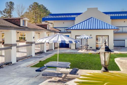 Rodeway Inn - image 5