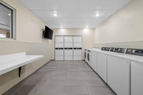 Everhome Suites Rochester Greece - image 8