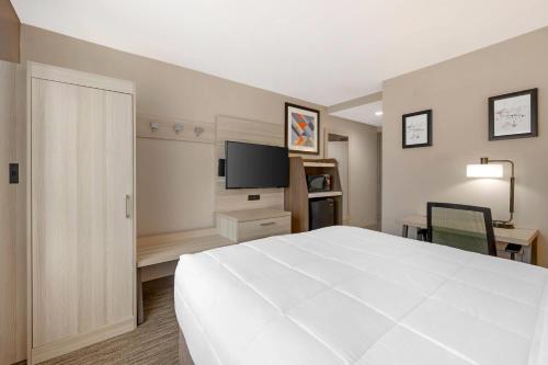 Holiday Inn Express Staten Island West an IHG Hotel - image 6