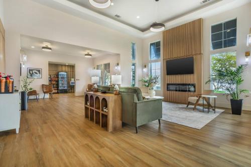 大堂, University Park Inn & Suites, an Ascend Collection Hotel in 戴維斯