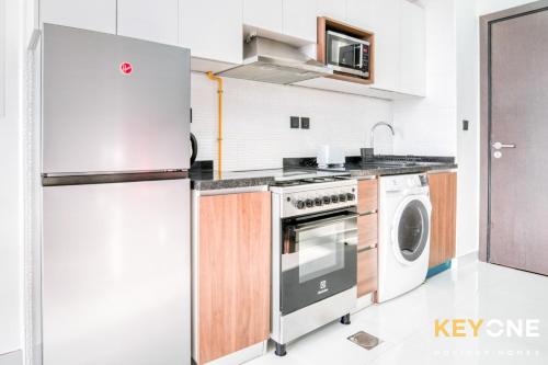 Elz Residence Stylish Studio Living - image 2