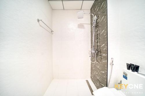 Elz Residence Stylish Studio Living - image 11