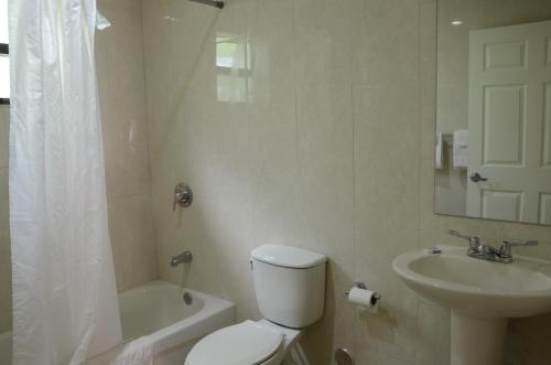 Carl's El Padre Motel – Miami, FL