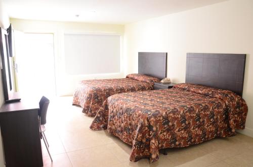 Carl's El Padre Motel – Miami, FL