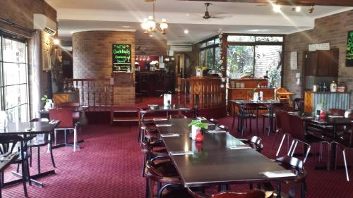 餐廳, 牧場主休息汽車旅館 (Cattleman's Rest Motor Inn) in 查特斯堡