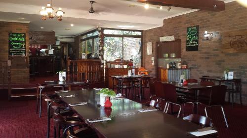 餐廳, 牧場主休息汽車旅館 (Cattleman's Rest Motor Inn) in 查特斯堡