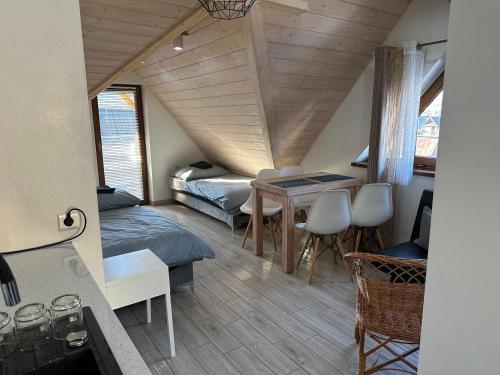 Apartamenty z wanna z hydromasazem na wylacznosc lub Pokoje z prysznicem 2 osobowe i 4 osobowe Zakop in Guty