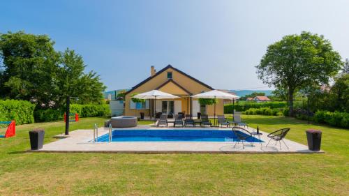 Peldbaseins, Villa Tea - Makarska by Villas Guide in Gornji Vinjani
