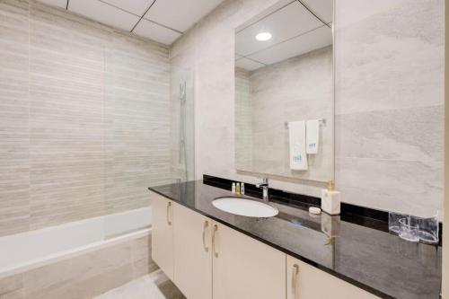Elegant 1BR in Polo Residences Nad Al Sheba - image 6