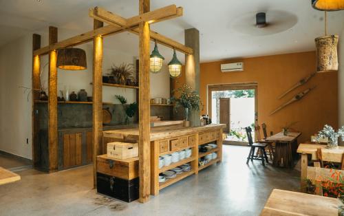 Kitchen, Nong Lam Ecolodge in Thủ Đức