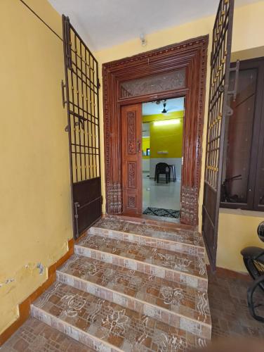 Yellow home stay - image 4