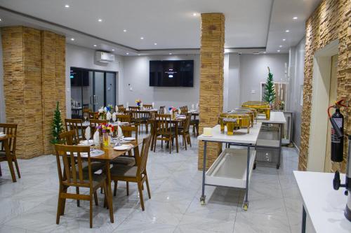 餐廳, LENNON QUALITY Hotel in 穆塔雷
