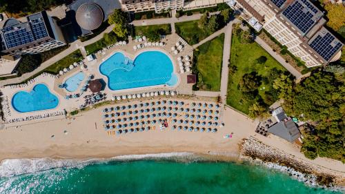 HVD Riviera Beach Ultra All Inclusive & Mineral Pool - Private Beach & Free Parking