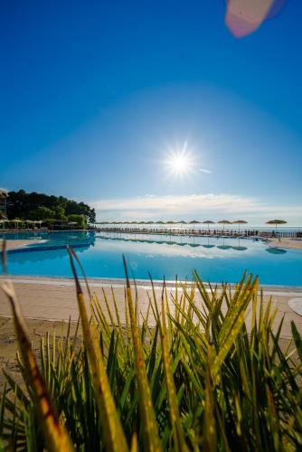 HVD Riviera Beach Ultra All Inclusive & Mineral Pool - Private Beach & Free Parking