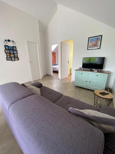 La Grange du Contour Maison rénovée avec terrasse - Linge de maison & Ménage en option (La Grange du Contour Maison renovee avec terrasse - Linge de maison & Menage en option) in Salles-Courbaties