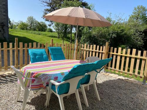 La Grange du Contour Maison rénovée avec terrasse - Linge de maison & Ménage en option (La Grange du Contour Maison renovee avec terrasse - Linge de maison & Menage en option) in Salles-Courbaties