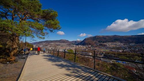 Cozy 2-bedroom apartment near Bergen City Centre - image 5