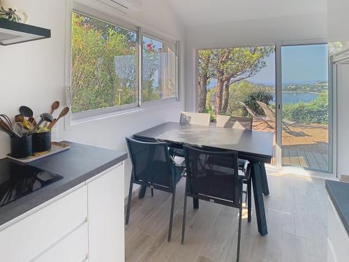 View, Sea view House beach on foot Cote d'Azur in La Bastide d'Agay