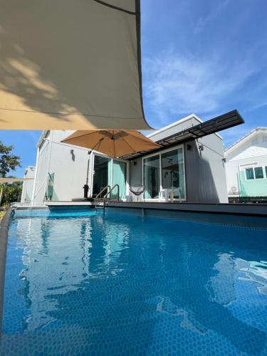 Swimming pool, Home stay & Ev Coffeehouse  in Khao Mai Keaw