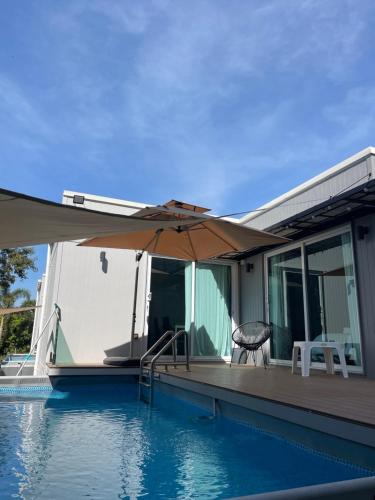 Swimming pool, Home stay & Ev Coffeehouse  in Khao Mai Keaw