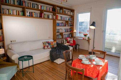 Sunny apartment in a great location in Tempelhof
