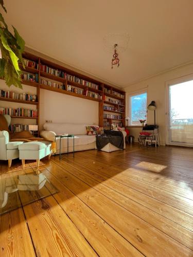 Sunny apartment in a great location in Tempelhof
