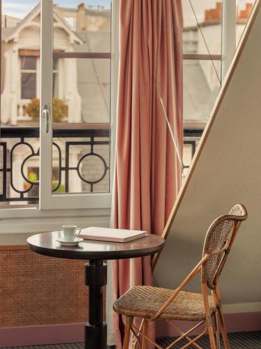 room detail thumbnail 1