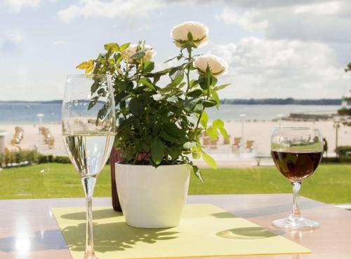 Beach, Maritim Strandhotel Travemunde in Lubeck