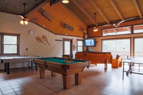 Idyllwild Camping Resort Cabin – Idyllwild, CA