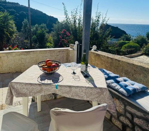 Vaade, Mani Beach House in Kyparissos