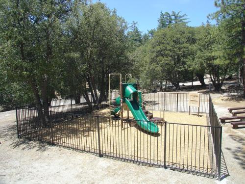 Idyllwild Camping Resort Wheelchair Accessible Cottage – Idyllwild, CA