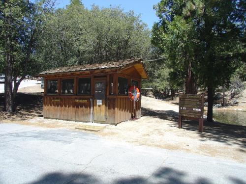 Idyllwild Camping Resort Wheelchair Accessible Cottage – Idyllwild, CA