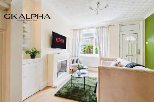 LONG STAY DEALS - 3 Bedroom Home Peterborough With Free Parking and Ultra Fast Wi-Fi Perfect for Work Stays and Vacations