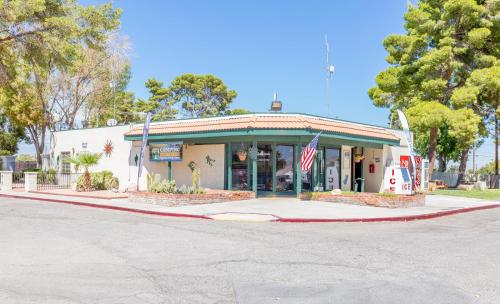 Las Vegas Camping Resort Cabin 3 - image 6