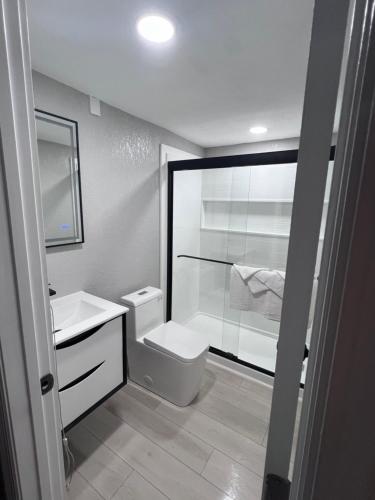 Regency Inn - image 14