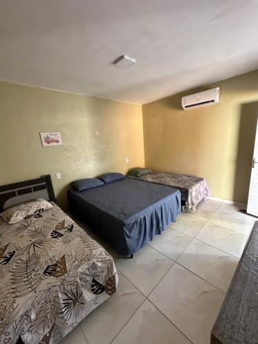 1 double bed, 1 twin bed
