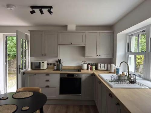 設施, Cosy Cottage in Charming Village Close to Beach - Pass the Keys in 柯克賓