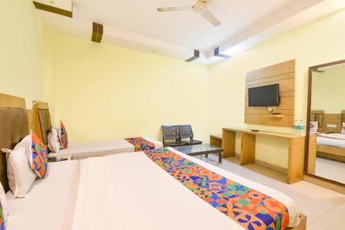 Hotel Golden Gate Deluxe – Delhi