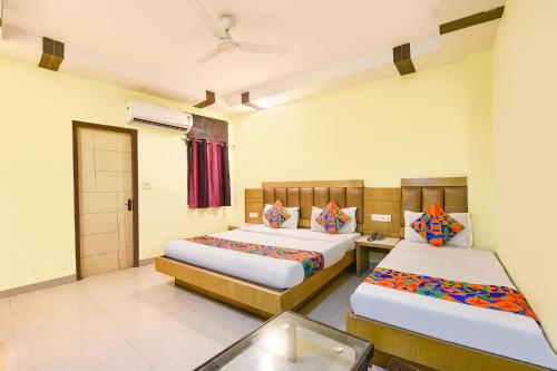 Hotel Golden Gate Deluxe – Delhi