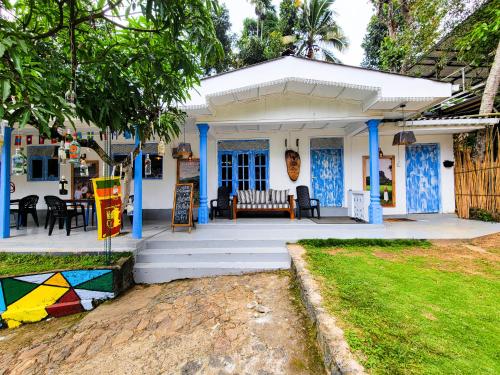 Išorė, Ella Ceylon Homies in Ella