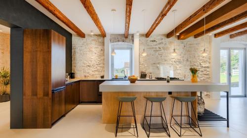 Beautiful Villa Sarizol with indoor pool in Rovinj - image 2
